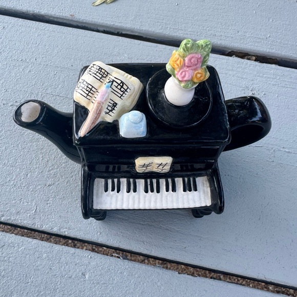 Vintage Mini Piano Teapot – Ceramic Figurine, Decorative Collectible - Picture 5 of 12